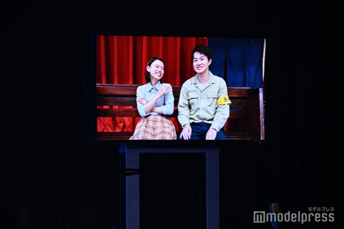 杉咲花、神木隆之介「海に眠るダイヤモンド」オフの様子を収めた写真(C)モデルプレス