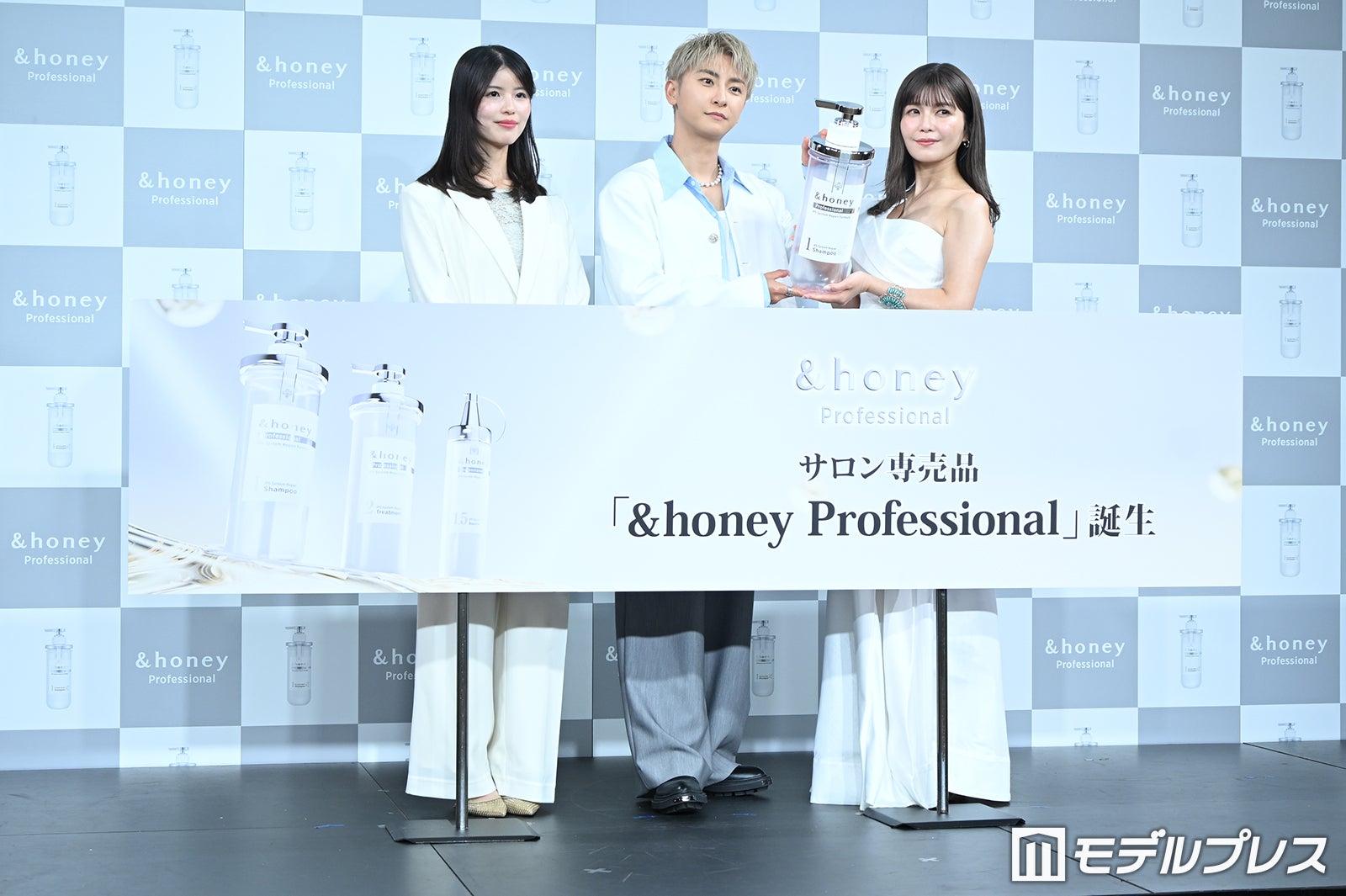 （中央）與真司郎（右）宇野実彩子（C）モデルプレス