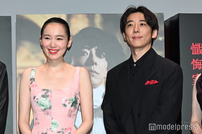 飯豊まりえ、高橋一生(C)モデルプレス