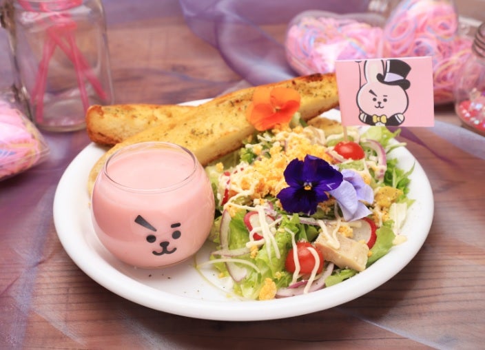 コブサラダ＆バケット1,690円（表参道・梅田）（C）BT21