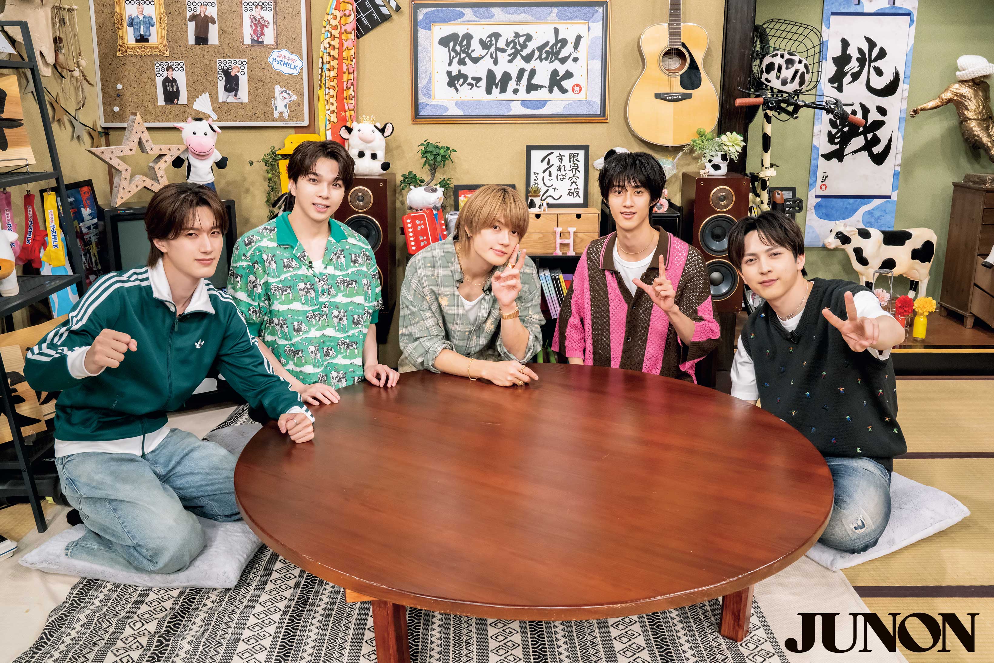 M!LK、多忙な仕事現場に密着2本立て「JUNON」登場 佐野勇斗は「かわいい感情を勉強中」近況明かす