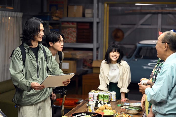 山崎賢人、松下洸平、岸井ゆきの、でんでん 「アトムの童」第2話より(C)TBS