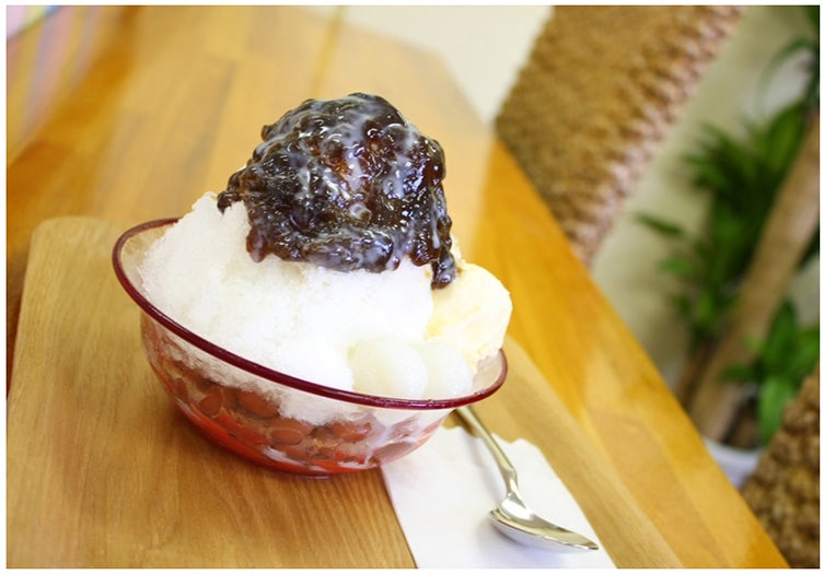 金時豆、白玉、バニラアイスに練乳と黒蜜をあいがけ／「369 farm cafe」オフィシャルサイトより