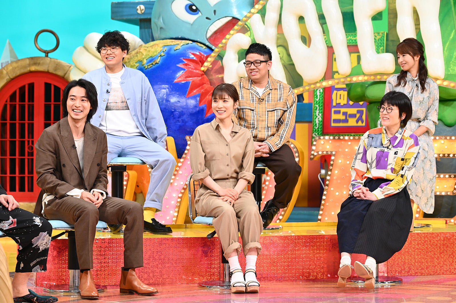 （前列左から）山崎賢人、松岡茉優、光浦靖子（後列左から）亜生、昴生、正木裕美弁護士（C）日本テレビ