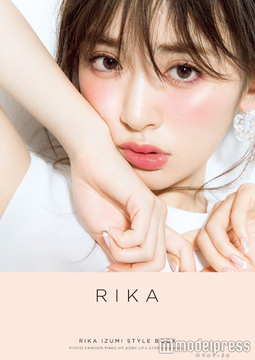 泉里香スタイルブック「RIKA」(2016年4月22日発売、角川春樹事務所)