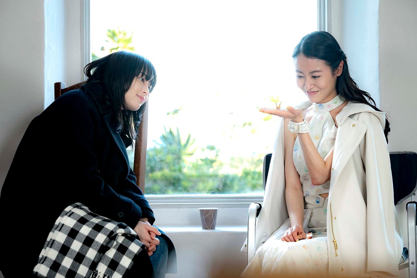 広瀬すず、田辺桃子／「夕暮れに、手をつなぐ」第7話より（C）TBS