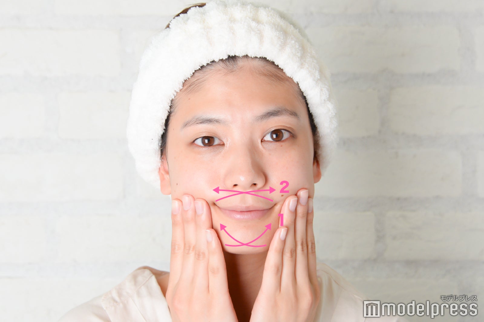 口角を上げるように意識（C）モデルプレス