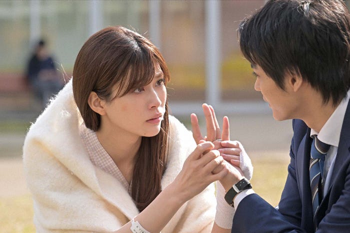 生見愛瑠「くるり~誰が私と恋をした?~」第1話より(C)TBS