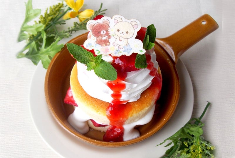 なかよしストロベリーマウンテンパンケーキ￥1,300（税込）（C）SAN-X CO．，LTD．ALL RIGHTS RESERVED．