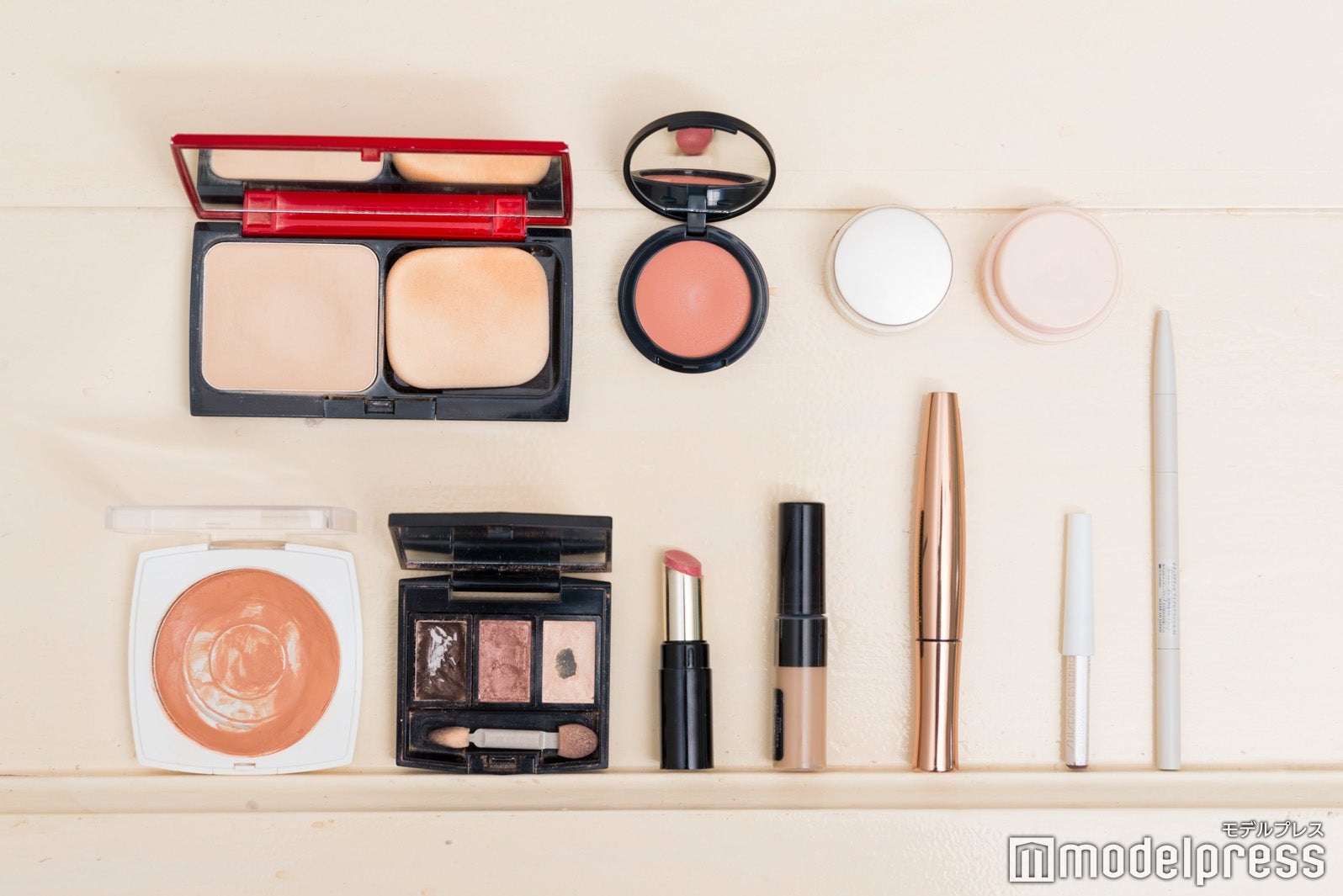 森本さやかアナウンサーポーチの中身は（C）モデルプレス