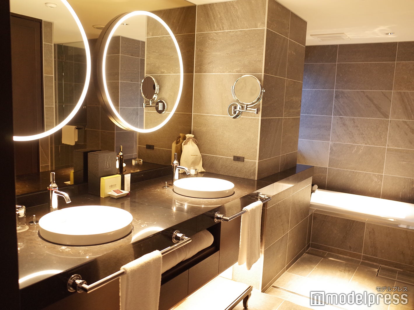 スイートルーム（C）モデルプレス