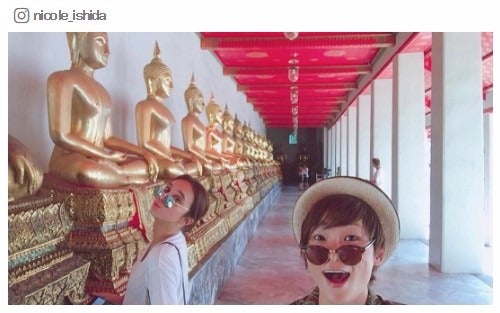 石田ニコル、深海と「まさかの2人旅」　タイの人気寺院を満喫