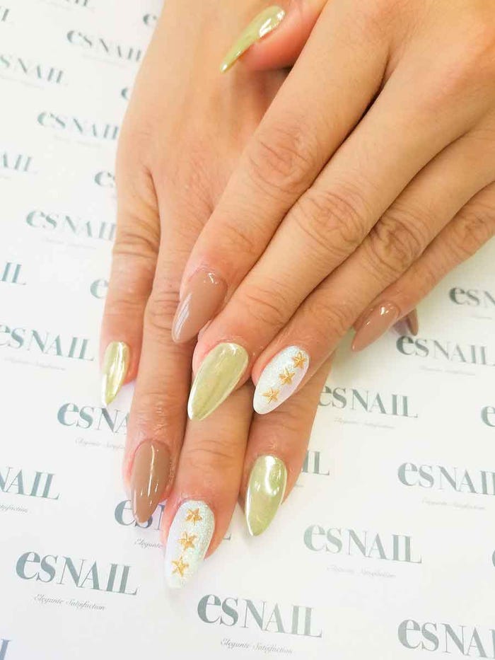 ミラーネイルや星のスタッズをプラス/画像提供:esNAIL