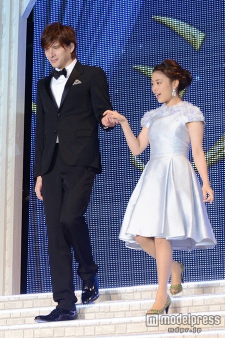 城田優が高畑充希をエスコート