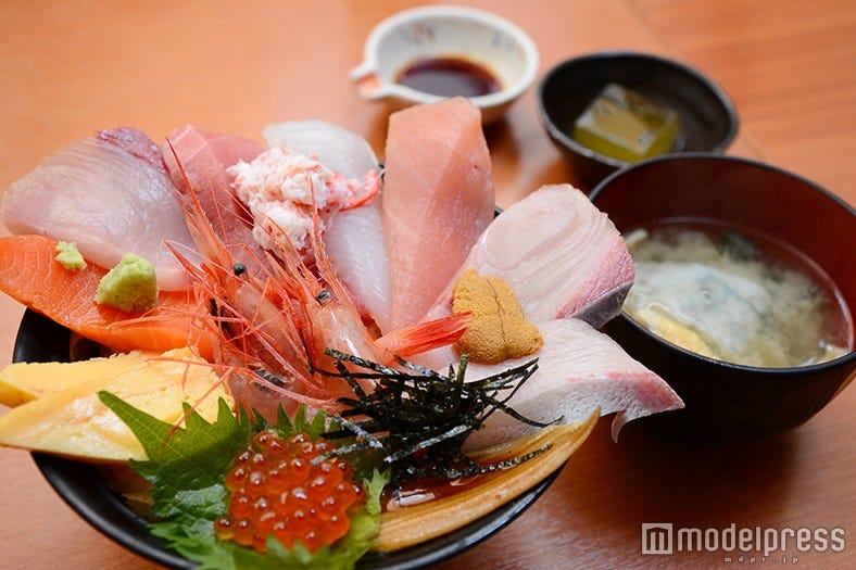 金沢・近江町市場で行列のできる豪華海鮮丼を食べたい!