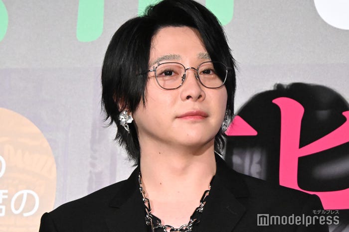 淡い眉色の大森元貴(C)モデルプレス