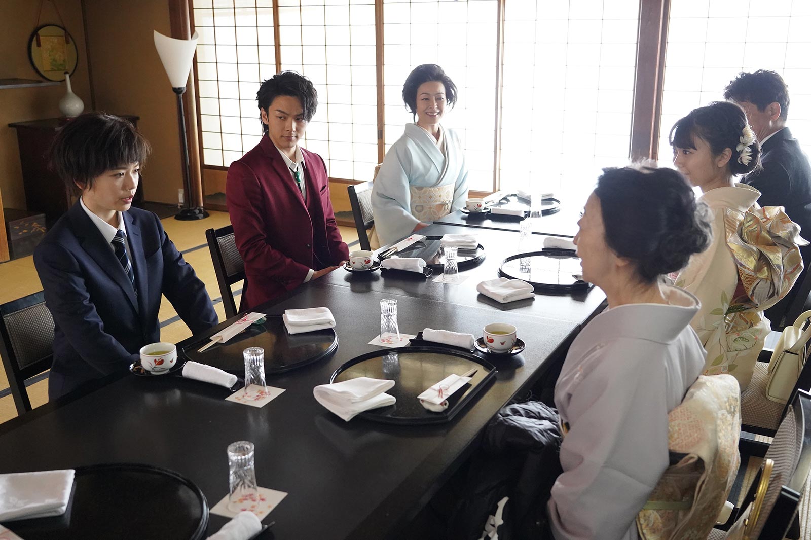 小芝風花、中村倫也、財前直見「美食探偵 明智五郎」第6話より（C）日本テレビ