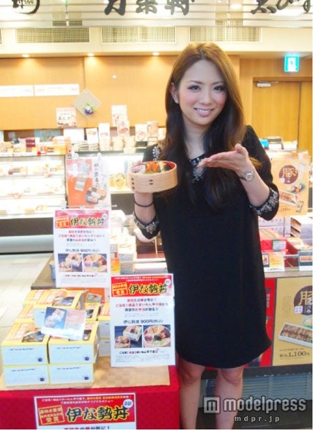 三重県産伊勢赤どりを使用したアイデアメニュー「伊な勢丼」（いなせどん）が発表された。