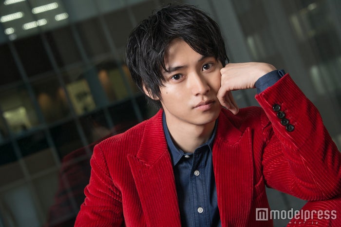 山崎賢人ならではの面白さ” 3作品で共演の吉沢亮が分析 モデルプレスインタビュー - モデルプレス
