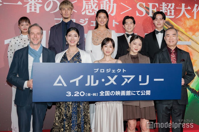 (後列左から)mai、JOY、すみれ、ダイ、シュン(前列左から)セオドール・ミラー氏、アンミカ、前田敦子、みちょぱ、野口聡一氏(C)モデルプレス