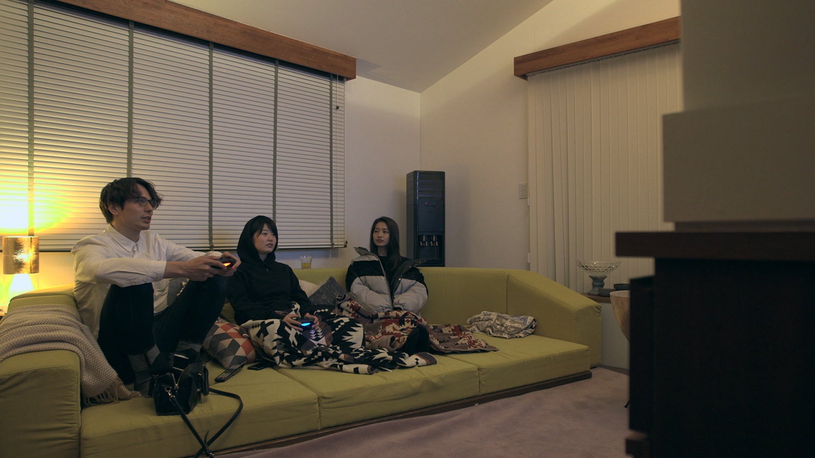 至恩が安未に貴之のお見舞いに行くよう促すが… 「TERRACE HOUSE OPENING NEW DOORS」15h WEEK（C）フジテレビ／イースト・エンタテインメント