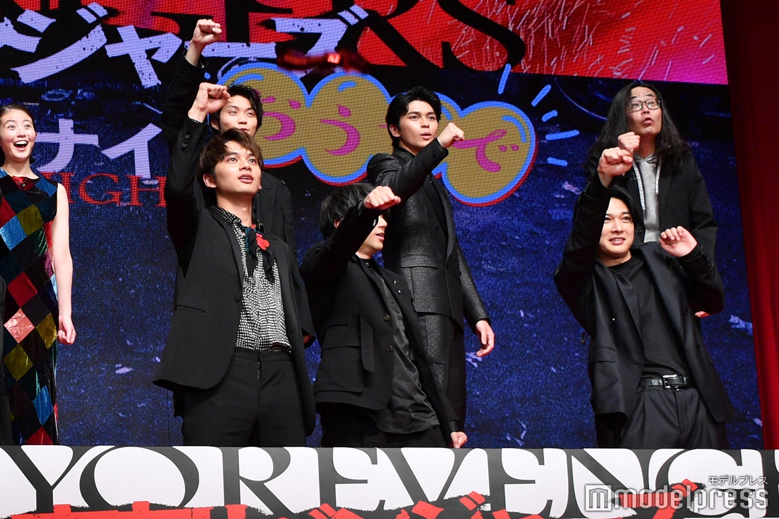 キャノン砲の爆音を警戒する吉沢亮（C）モデルプレス