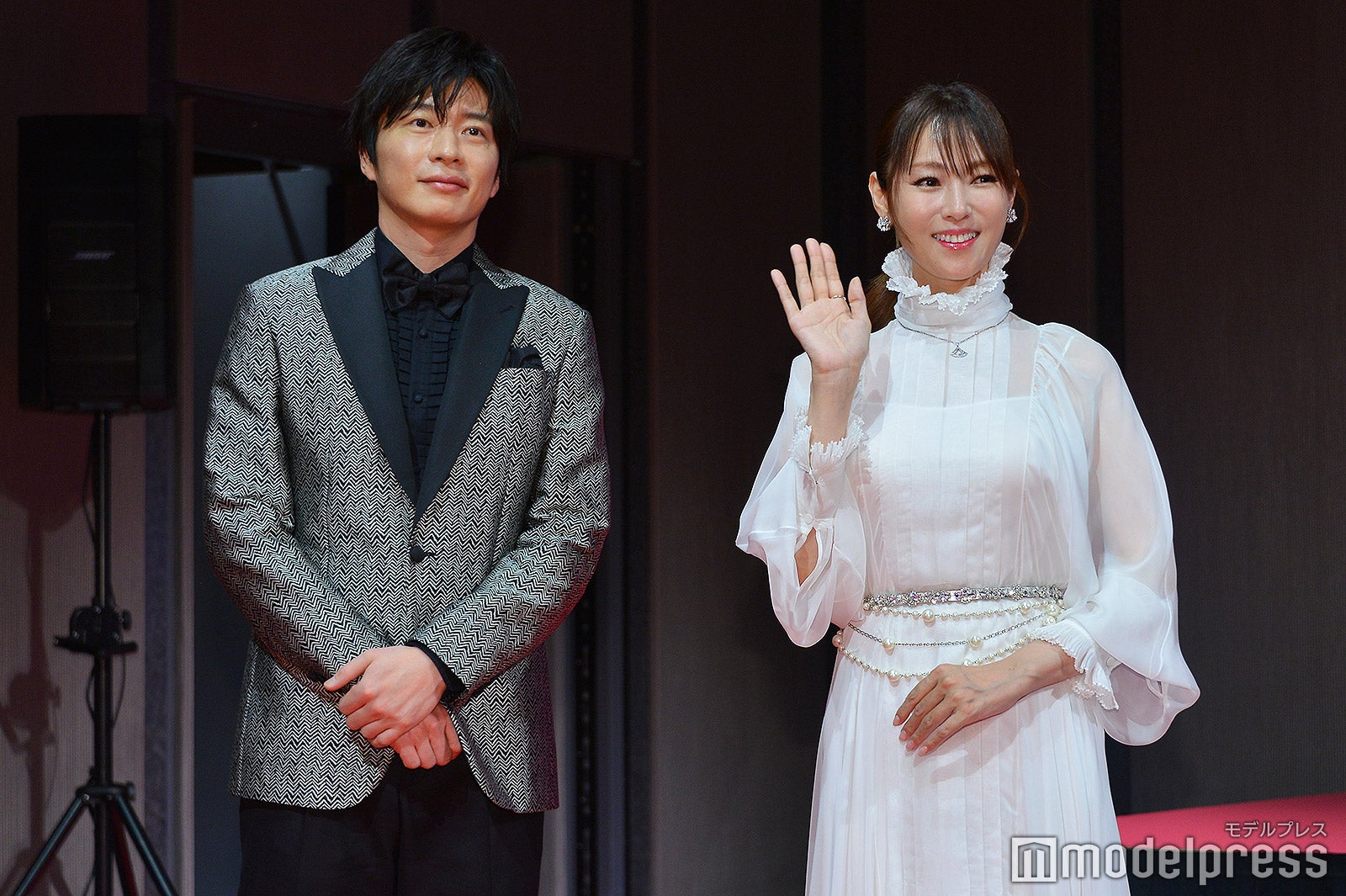 深田恭子を無事エスコートし終えた田中圭（C）モデルプレス