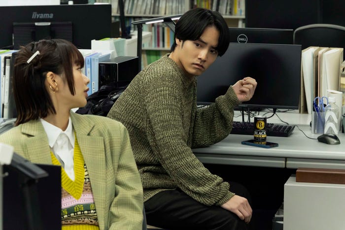 見上愛、赤楚衛二「Re:リベンジ-欲望の果てに-」第1話より(C)フジテレビ