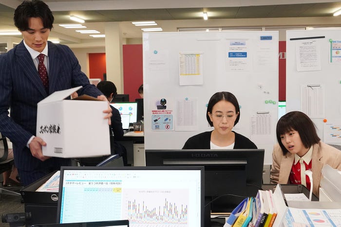 鈴木伸之、石橋静河、今田美桜/「悪女(わる)~働くのがカッコ悪いなんて誰が言った?~」第3話より(C)日本テレビ