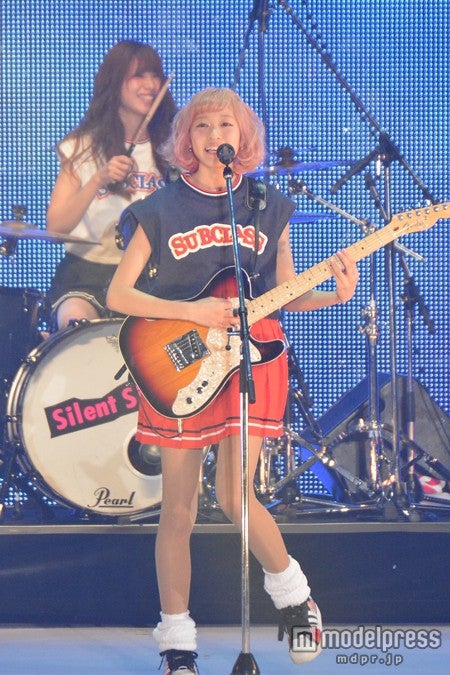 ドラム：ひなんちゅ、ボーカル＆ギター：すぅ