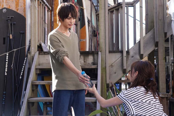 神尾楓珠、森七菜「真夏のシンデレラ」第10話より(C)フジテレビ