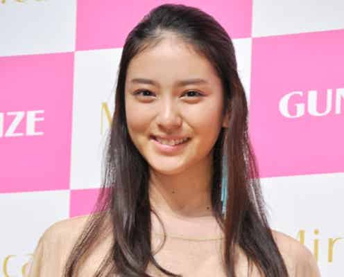 武井咲、ふんわりワンピで美脚披露 今春は“ミニスカ”宣言