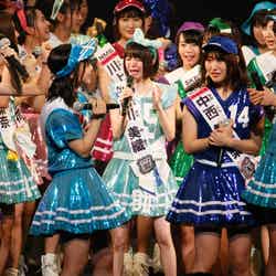 市川美織（中央）「AKB48グループ同時開催コンサートin横浜～来年こそランクインするぞ決起集会～」（C）AKS