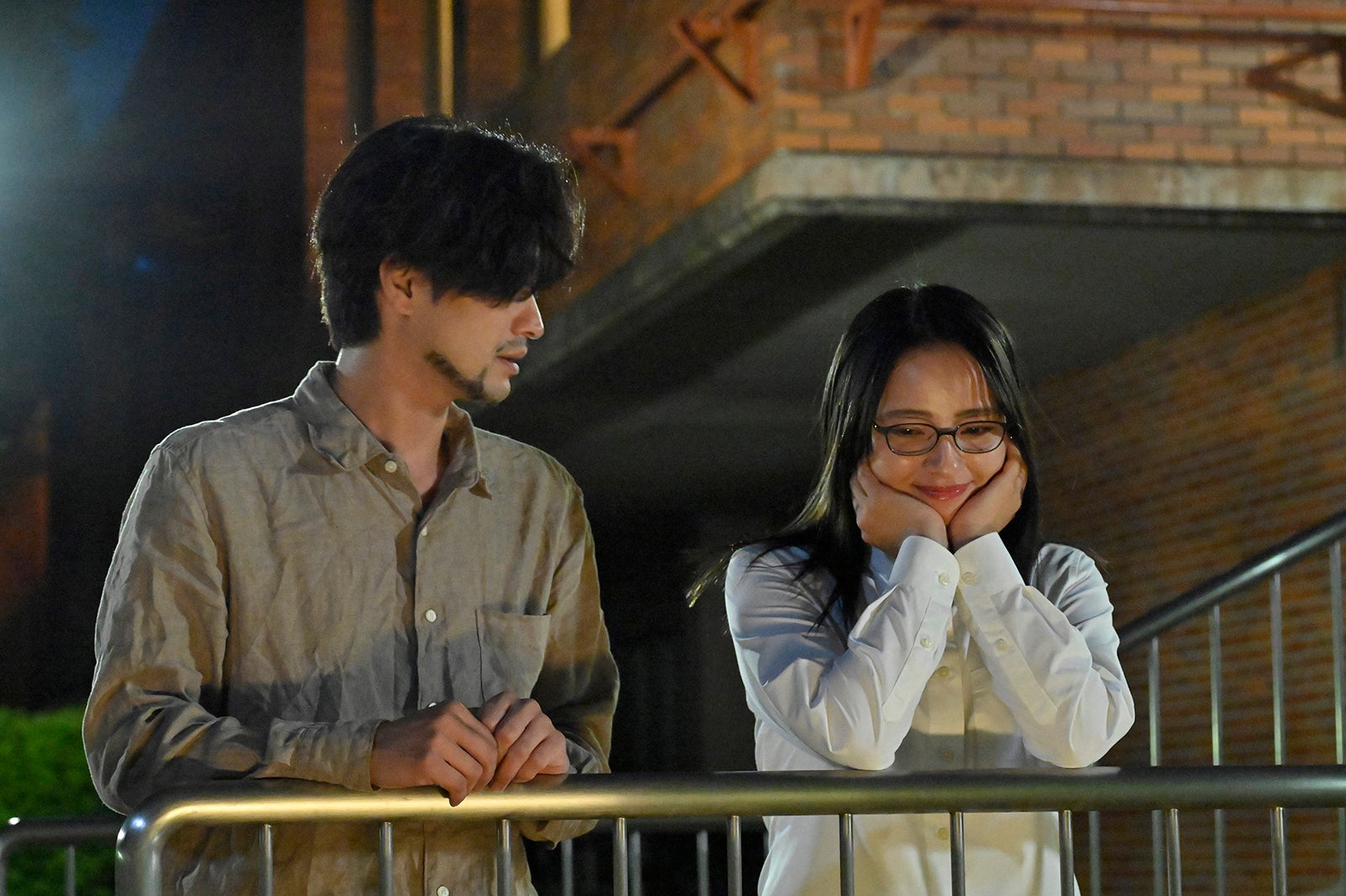 竹財輝之助、水崎綾女「そんな家族なら捨てちゃえば？」より（C）カンテレ