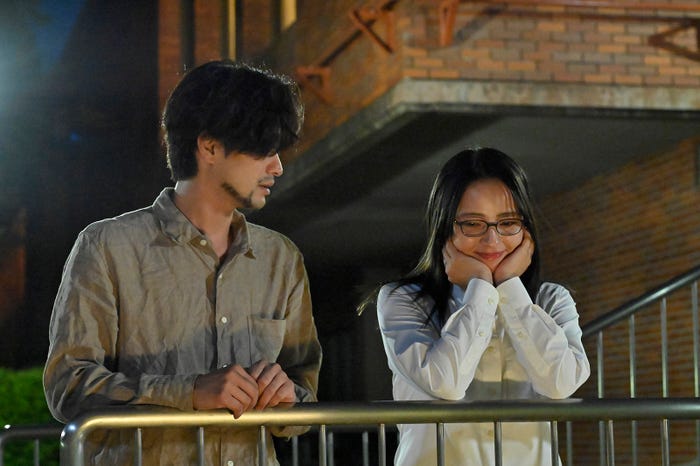 竹財輝之助、水崎綾女「そんな家族なら捨てちゃえば?」より(C)カンテレ