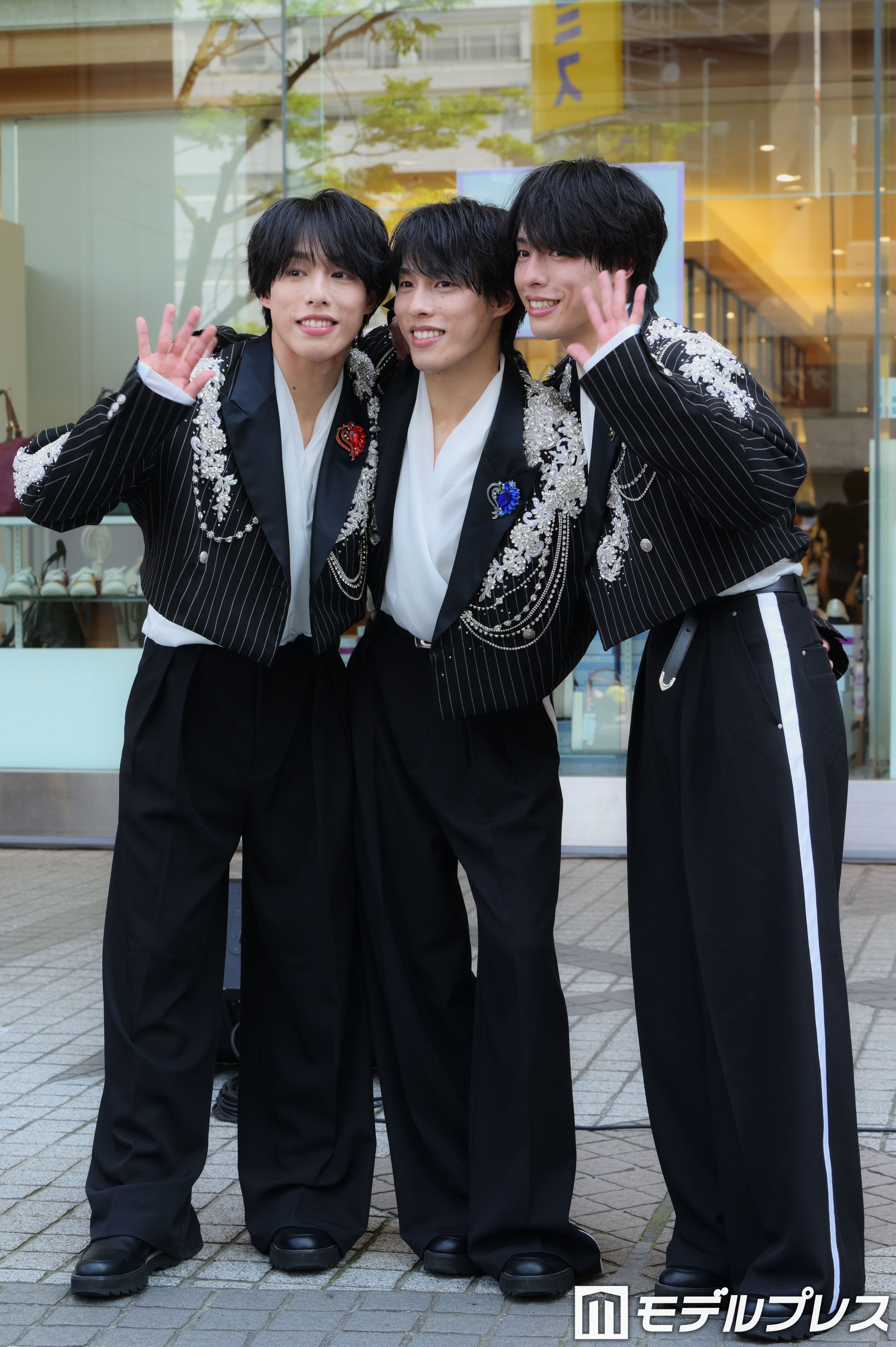 （左から）綾人、颯人、嘉人／佐藤三兄弟（C）モデルプレス