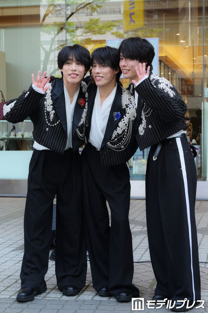 (左から)綾人、颯人、嘉人/佐藤三兄弟(C)モデルプレス