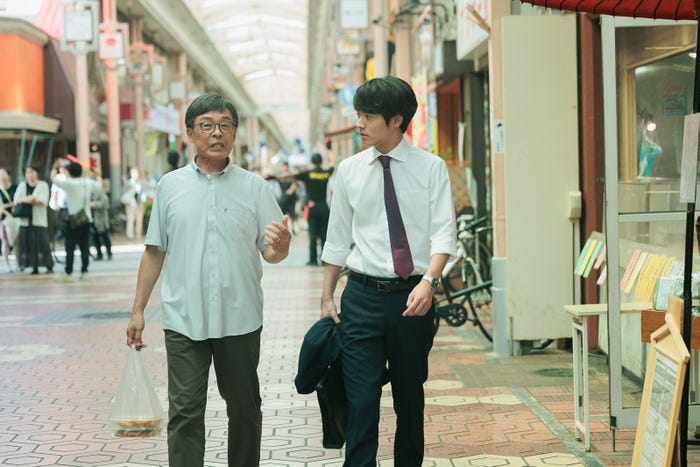 光石研、赤楚衛二「こっち向いてよ向井くん」第7話より(C)日本テレビ