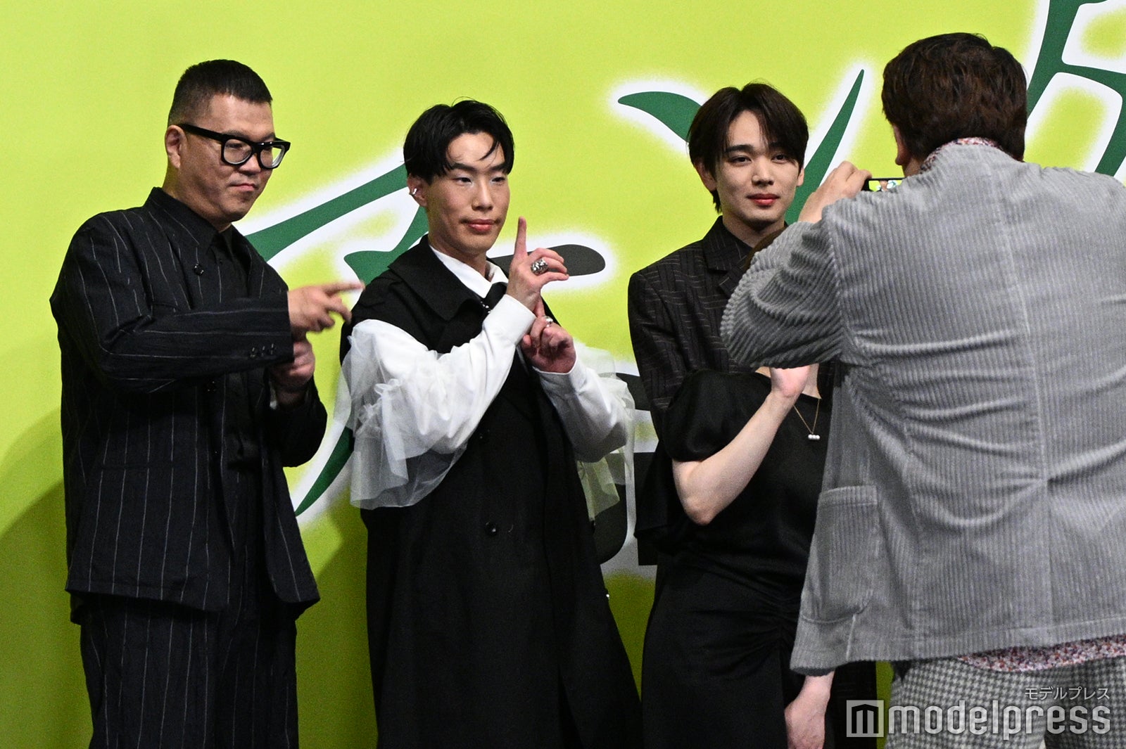 長谷川忍、坂口涼太郎、宮世琉弥らを撮影する福田雄一監督（C）モデルプレス