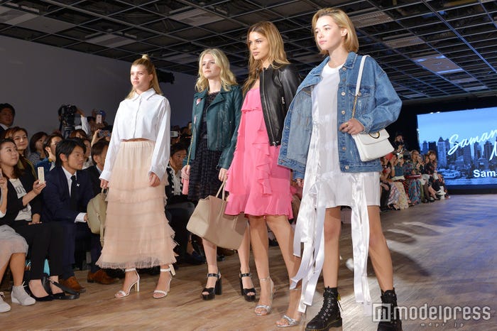 ソフィア・リッチー、ロッティ・モス、ケニヤ・キンスキー・ジョーンズ、サラ・シュナイダー(C)モデルプレス