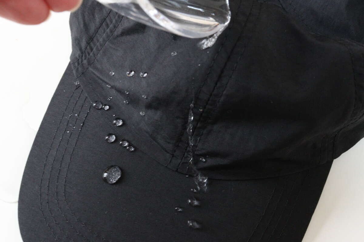 撥水キャップ　水を弾く