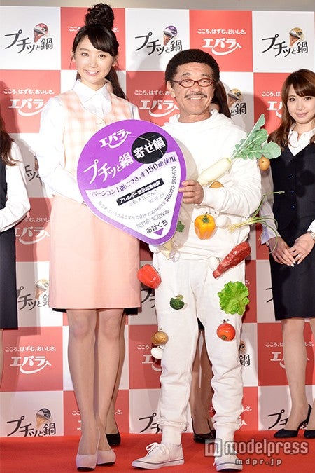 （左から）おのののか、具志堅用高