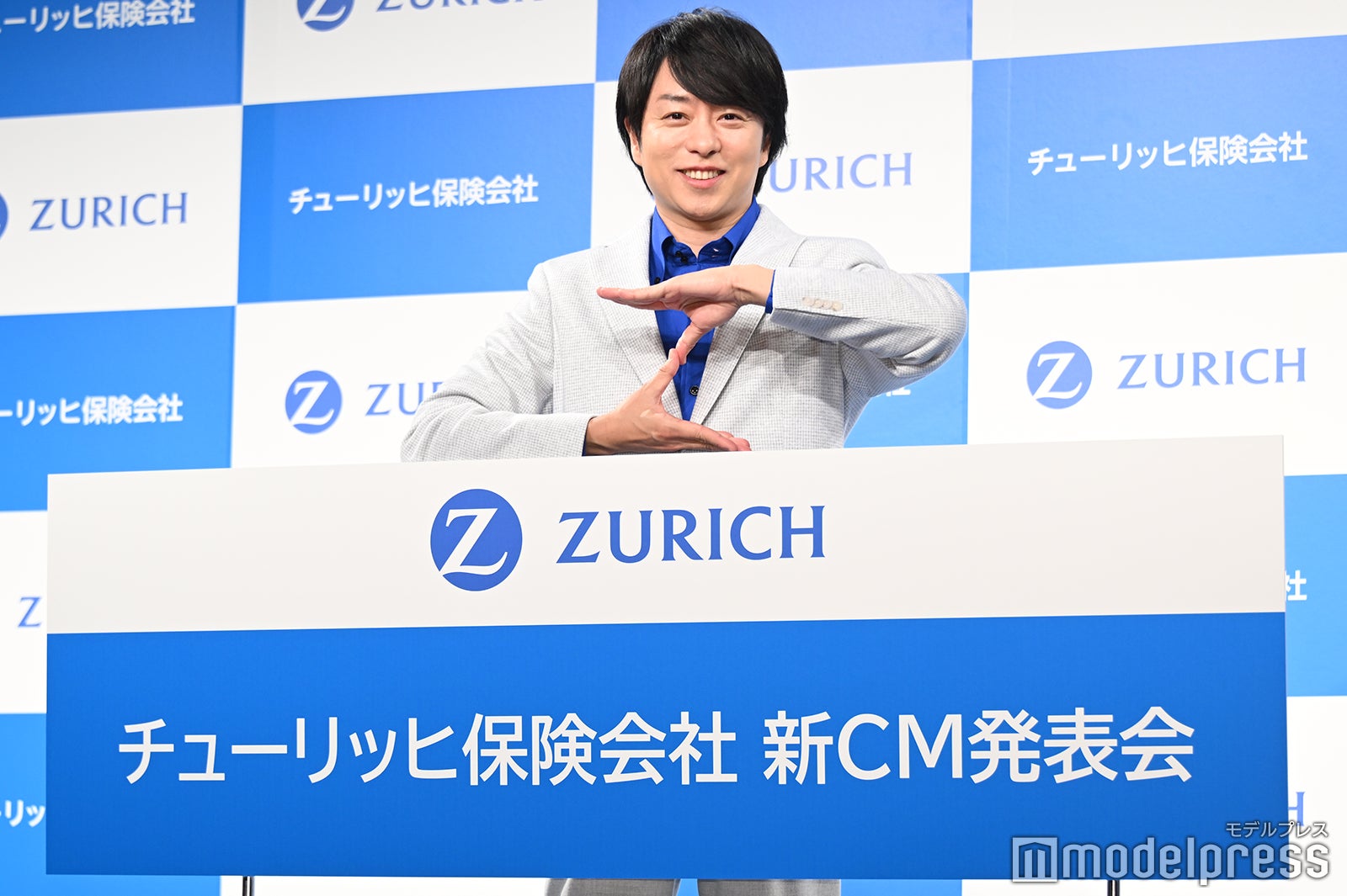 新CM撮影でどよめきが起こった“Zポーズ”を完璧に再現する櫻井翔（C）モデルプレス