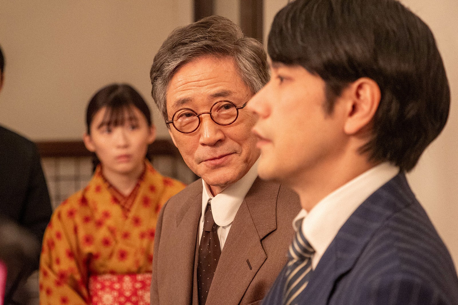 伊藤沙莉、小林薫、松山ケンイチ 「虎に翼」第3話より（C）NHK