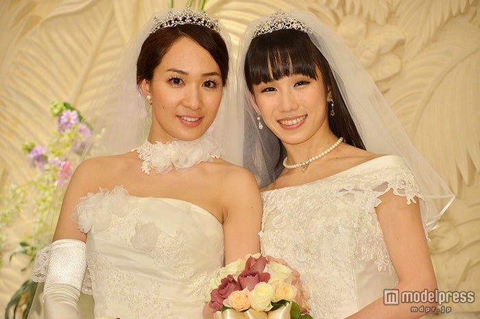 芸能界異例の同性婚 一ノ瀬文香 杉森茜 純白ウェディングドレスで挙式 モデルプレス