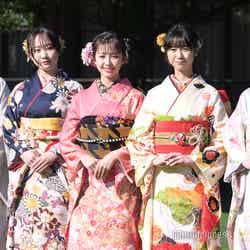 （左から）宮本茉由、本田望結、ギュナイ滝美、大角ゆき、井元彩花（C）モデルプレス