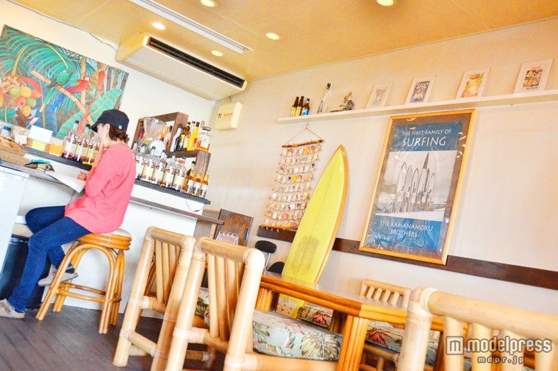 バーカウンターの付いた店内