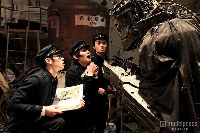 デンタク(戸塚純貴)、雷蔵(松田凌)、ヤコブ(岡山天音)とライチ(C)2016『ライチ☆光クラブ』製作委員会