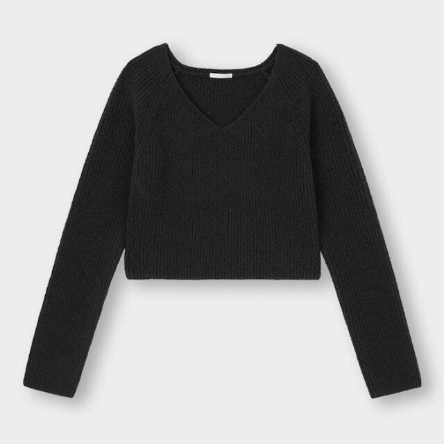 GU オールブラックコーデ 韓国っぽ 秋冬モード EccO イラスト GU オールブラックコーデ 韓国っぽ 秋冬モード EccO イラスト パフィータッチVネッククロップドセーター