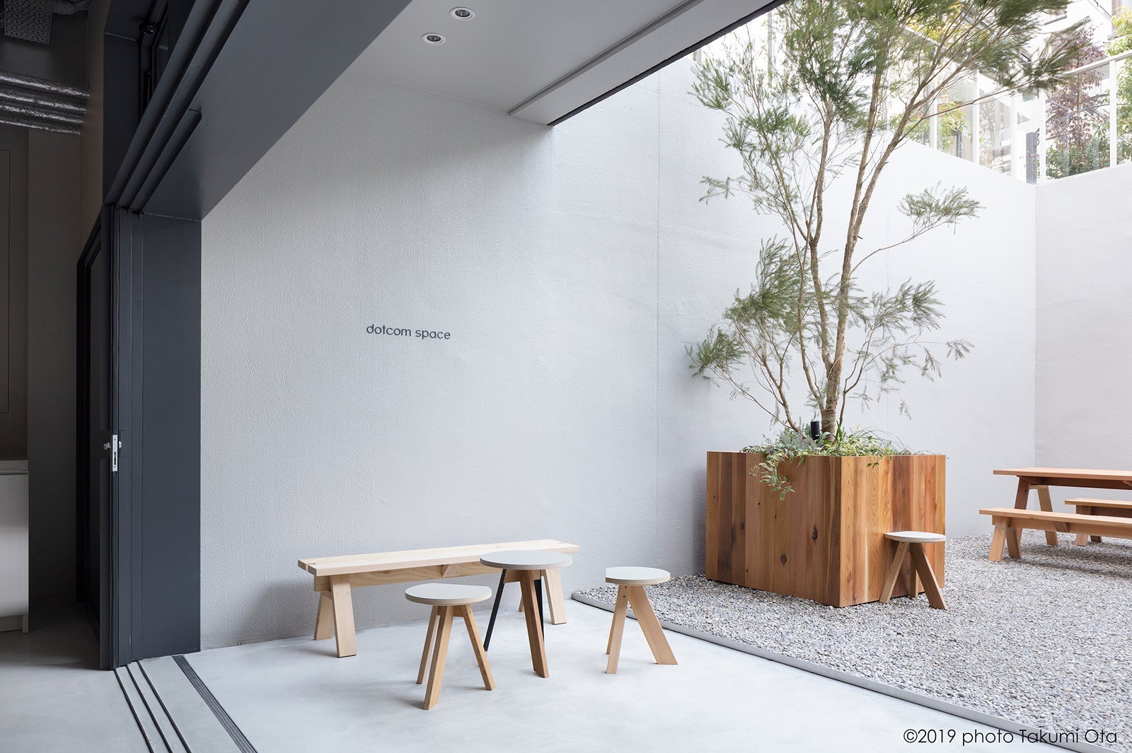 テラス席／画像提供：dotcom Japan
